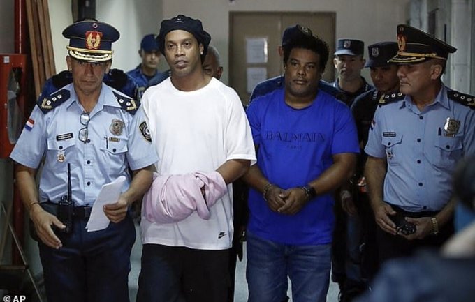 Ronaldinho and brother released from jail